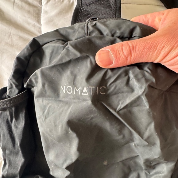 Nomatic Collapsible Sling 6L carry on only packable Nomadic daypack - Picture 5 of 6